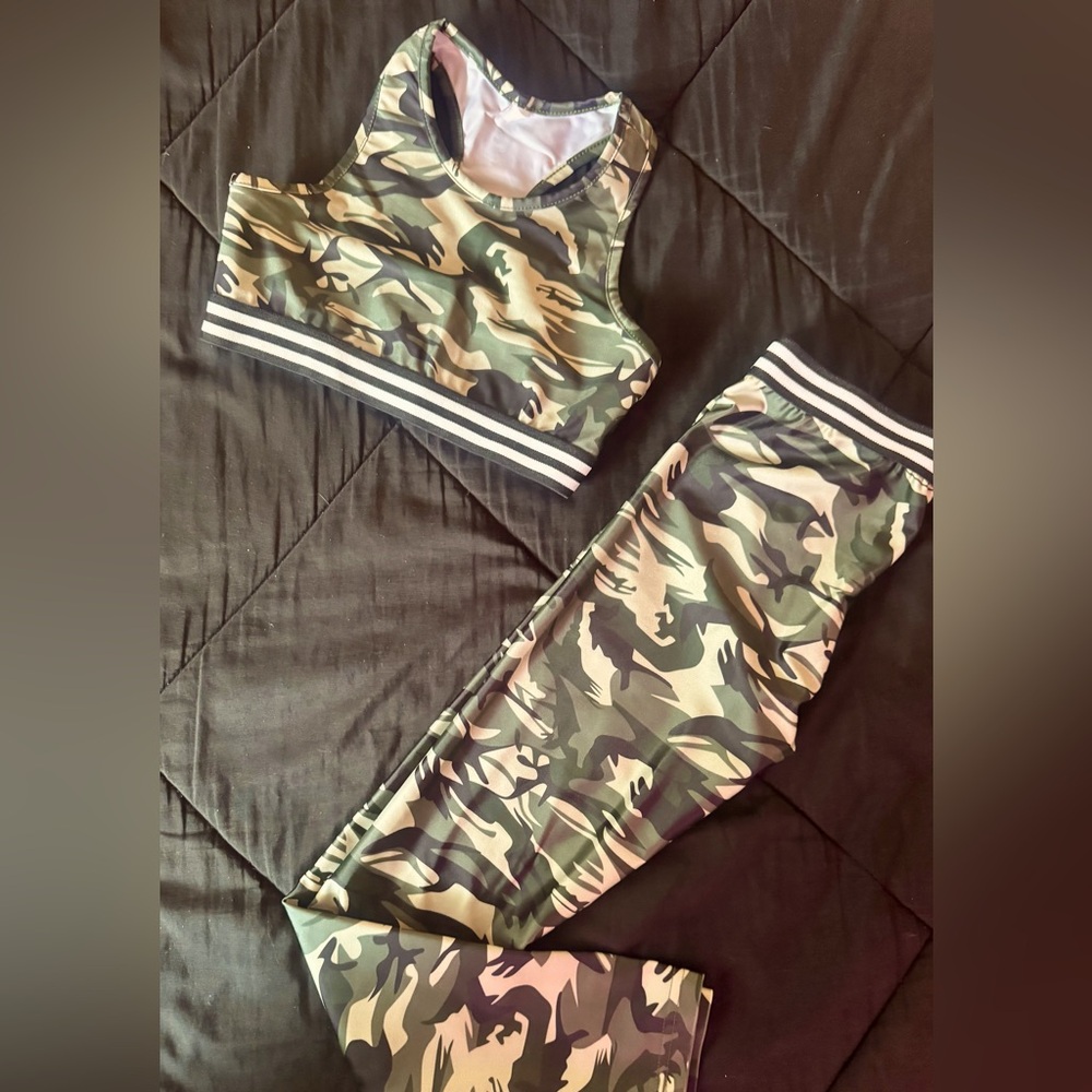 Girls Small 2 Piece Camo Activewear Set-NWOT